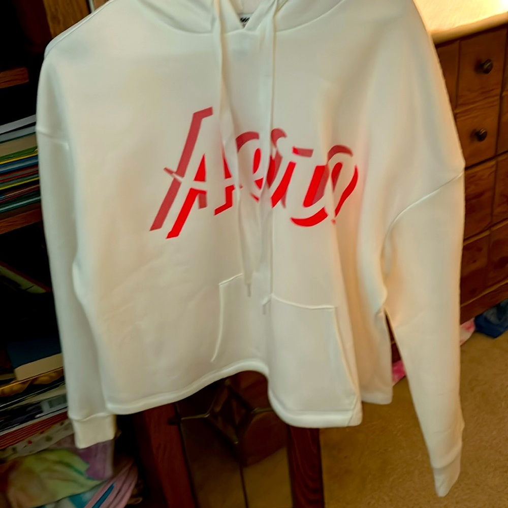 White 1X cropped hoodie